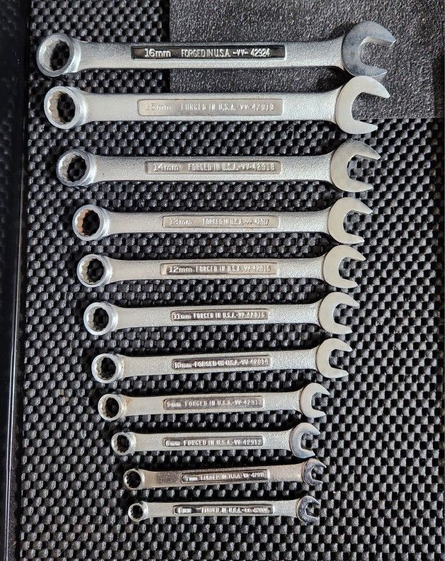 Vintage Sears Craftsman 11-piece METRIC VV Open-End/12-Point Box End Combo Wrench set.
From 6mm to 16mm.
Forged in the U.S.A.