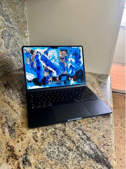 Apple MacBook Air 13" M2 Midnight 256GB  Like New  Charger Included