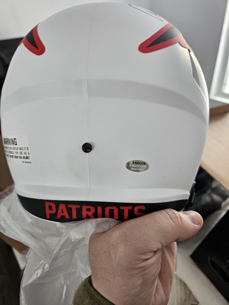 New Englad Patriots Full Size Replica Speed Autographed Helmet