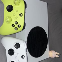 XBOX S 1TB LIKE NEW EVERYTHING