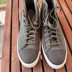 Converse Sneakers Men’s 10/11.5 Women’s 