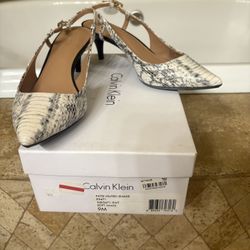 Calvin Klein Size 9, Med Heel, Closed Goes Sling Back 