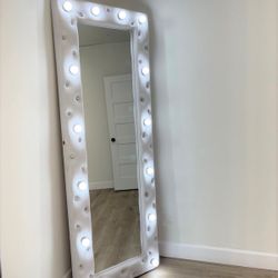 New Mirror Stand 