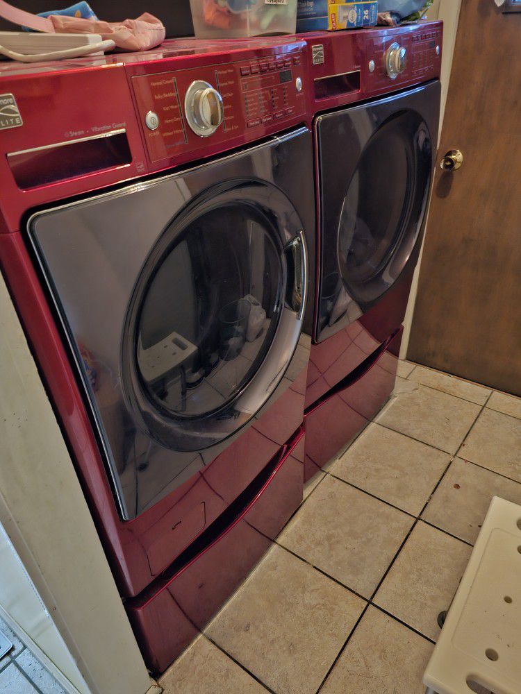 Kenmore Elìte Washer And Dryer Plus 2 Storage Pedestals 
