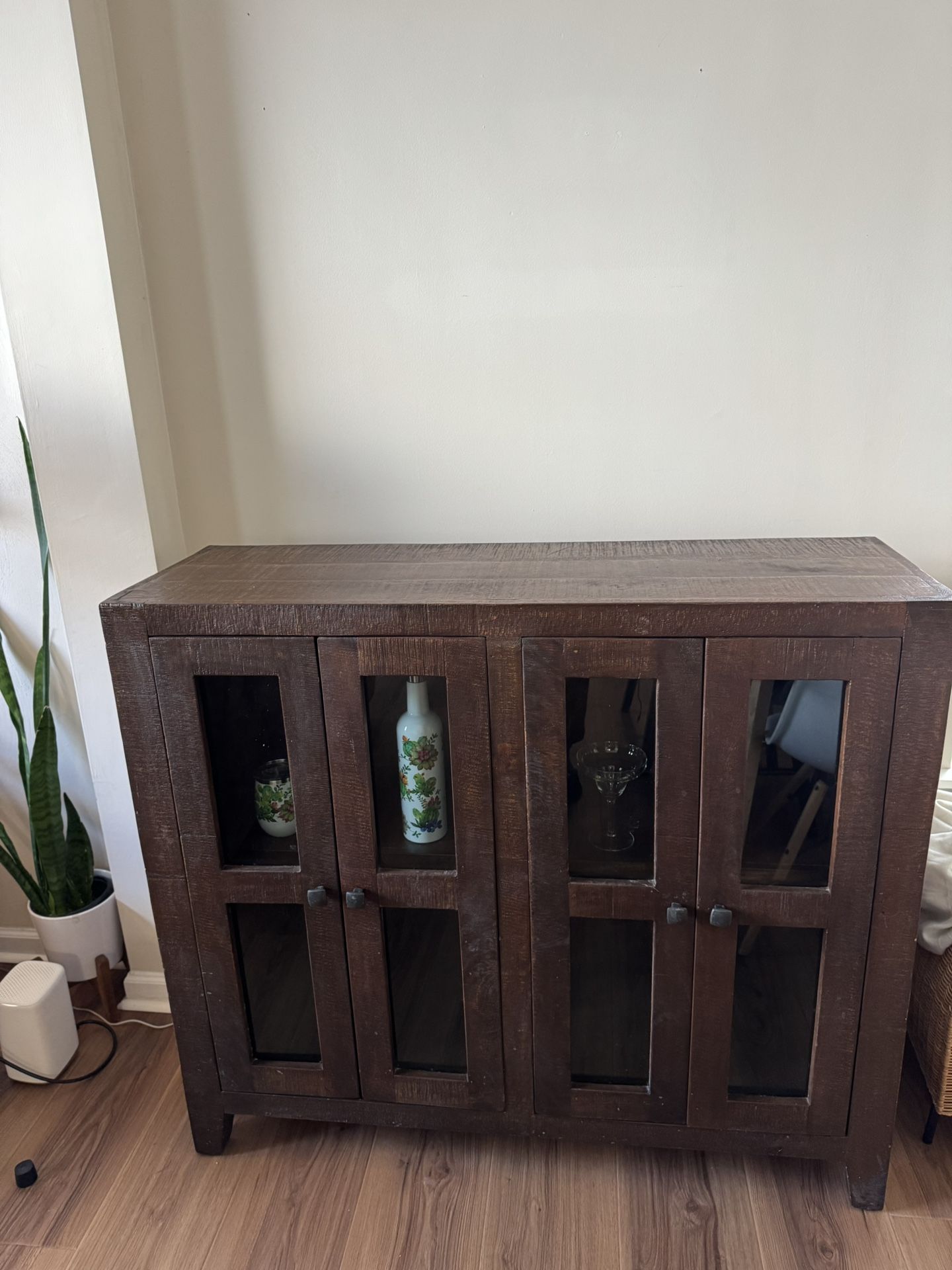 Beautiful Vintage Wood liquor Cabinet!