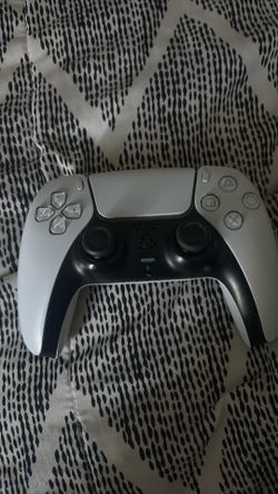 White ps5 controller