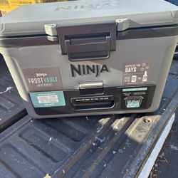 Ninja - FrostVault 50qt Hard Cooler with Dry Zone - Slate Gray