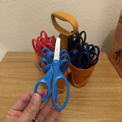 Fiskars (24-pack) scissors with caddy organizer 24 count kids scissors 