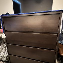 2 Nightstands & Dresser 
