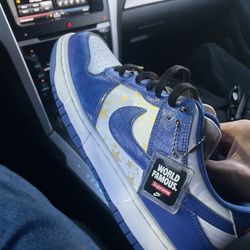 "Hyper Royal" Nike Dunks x Supreme