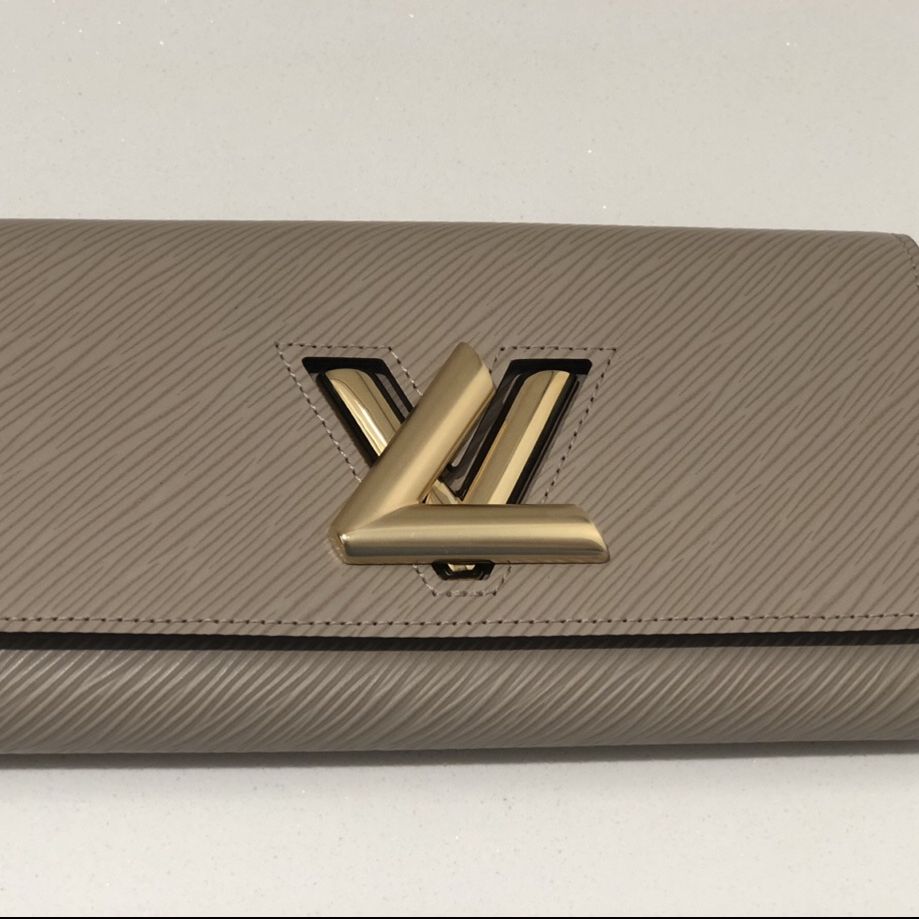 Brand New Louis Vuitton Epi leather Wallet 