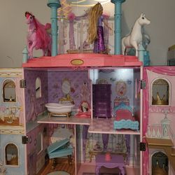 Disney Princess Castle(Dreamhouse)Kidkraft, With Motion, Music  And 2 Horses