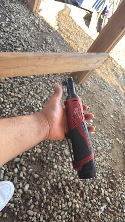 Milwaukee 3:8 rachet with battery