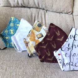 Face mask with filter pocket