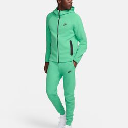 Green Nike Tech Set