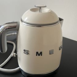 SMEG Mini Kettle