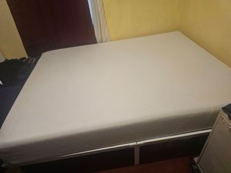 Queen Hybrid Mattress + Folding Metal Platform Bed Frame – Like New - $225Queen Hybrid Mattress & Folding Metal Platform Bed Frame Set

Selling a Quee