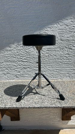 Sound percussion, drum throne
