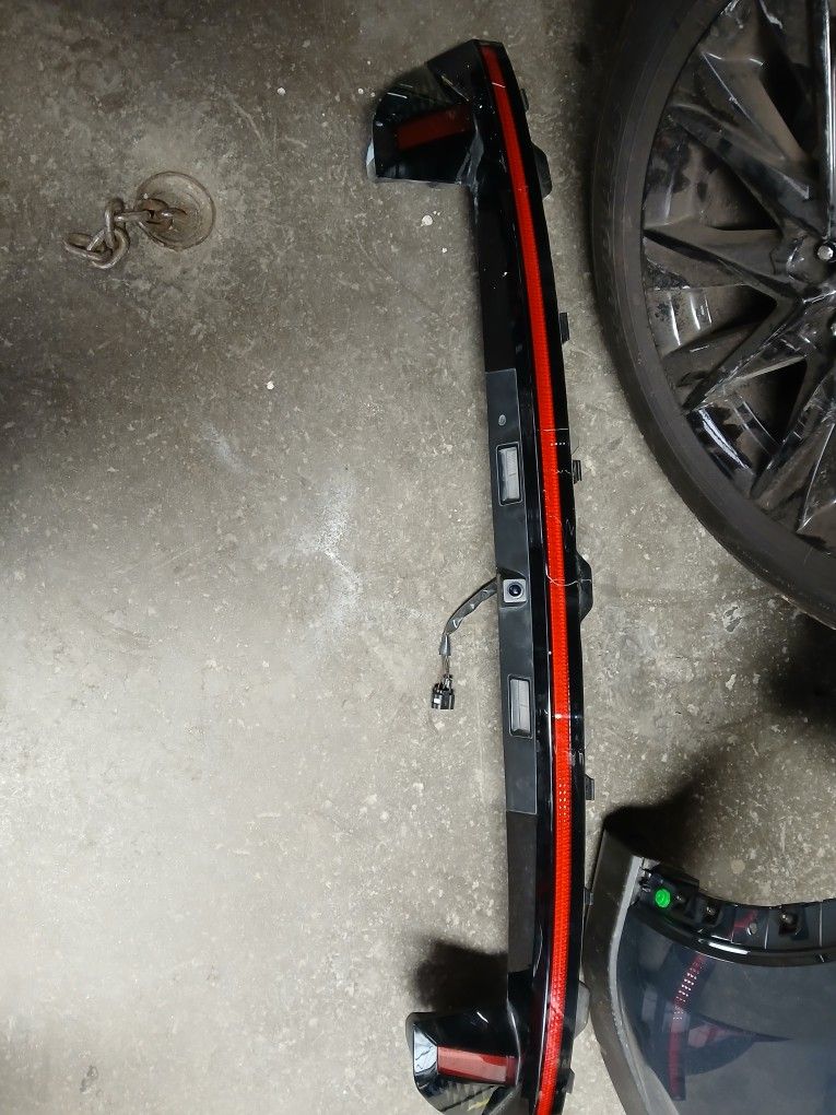 Headlight Para Tail Gate Hyundai Tucson Y Spoiler Buen Estado