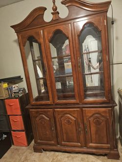 Red CHERRY Wood China/ Curio/Display Cabinet
