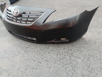 2007-2009 Toyota Camry complete front bumper with All the accessories and fog lights oem.