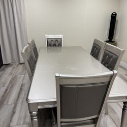Dinning Table 