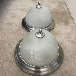 2 Light Fixtures 