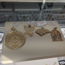 ,14k 10k Gold Pendant Different Grams And Different Prices Layaway Available 10% Down If You Interested Please Ask Maribel Thank You 