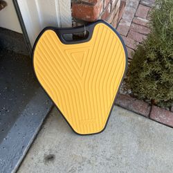 Fish Shaped Skateboard - Durable Nylon Wheel Rack, Twist Drive Skate, Fun and Safe Twisting Skateboa