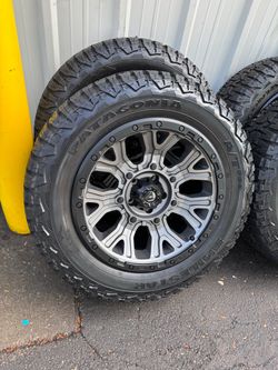 ON SALE -NEW20x9 fuel wheels wrapped in petegonia 275/60r20 tires same as 33s