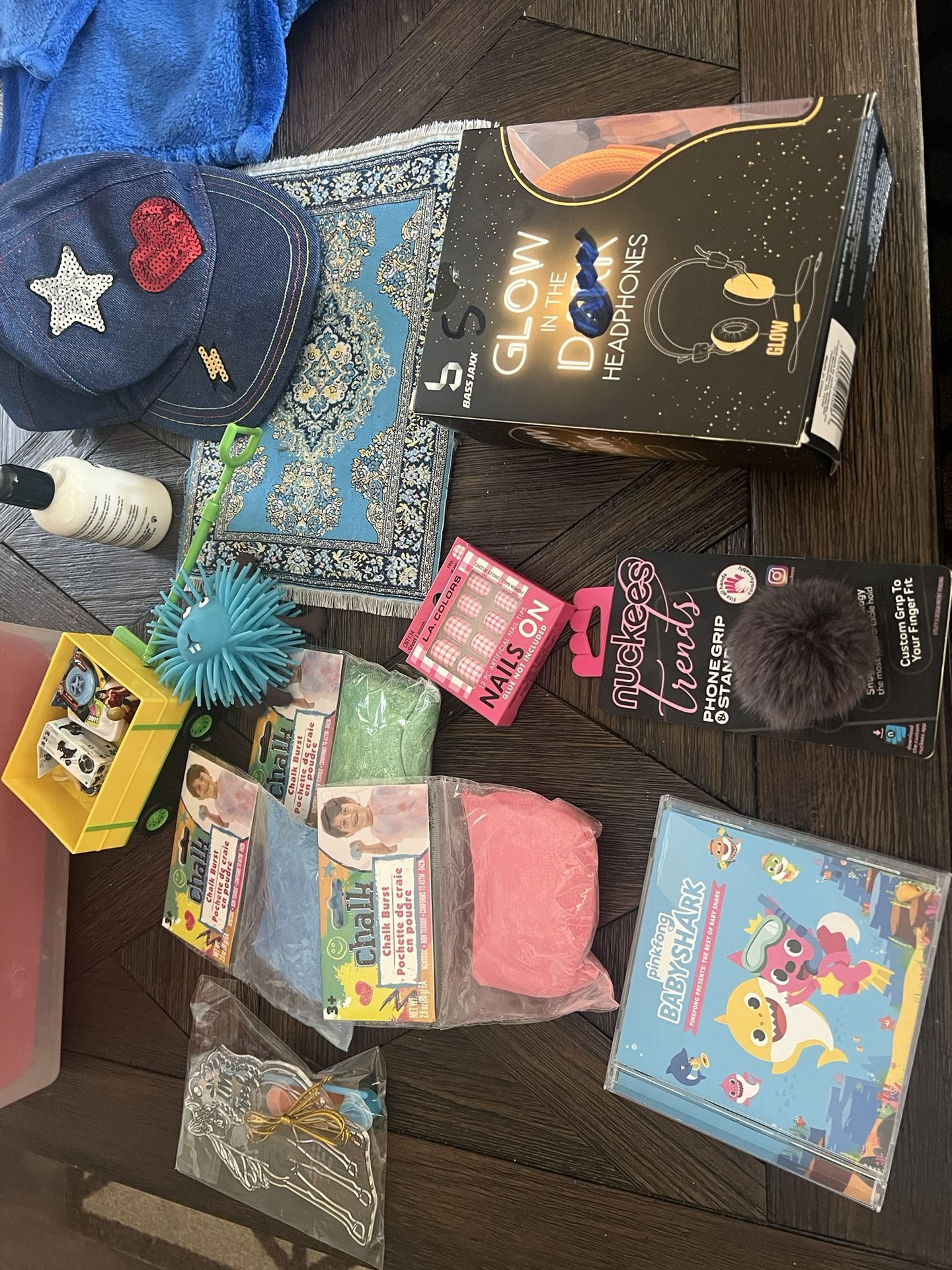 TOYS PHONE ITEMS SOME STUFF BRAND NEW OTHERS BARELY USED ALL FOR 1 PRICE