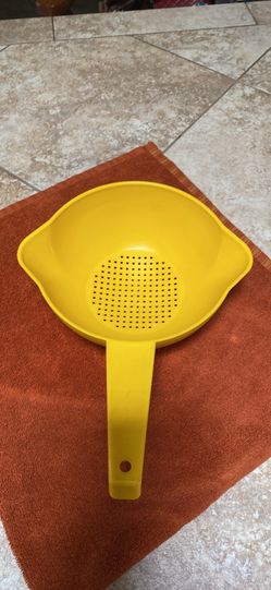 Tupperware “famous” collander