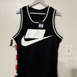 Men’s Nike Jersey Size Medium 