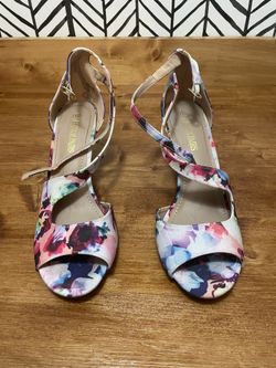 Floral Heels 👠 9.5
