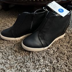 Woman’s Wedges Size 7 