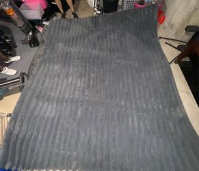 7 x 9 Grey Fluffy Rug