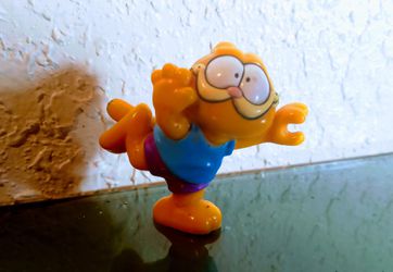 Garfield figurine
