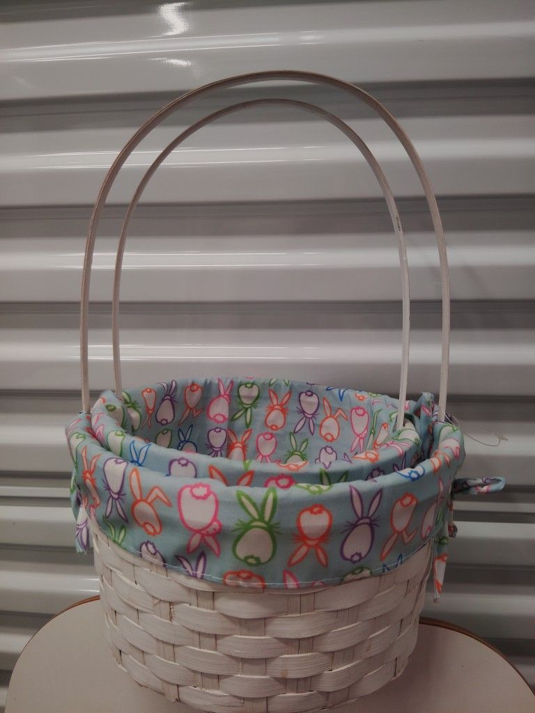 baskets of different sizes, pink and blue
