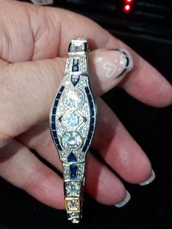🔥7" MOISSANITE SURROUNDING SIMULATED WHITE SAPPHIRES, WITH SMALL SIMULATED BLUE SAPPHIRE ACCENTED BRACELET!