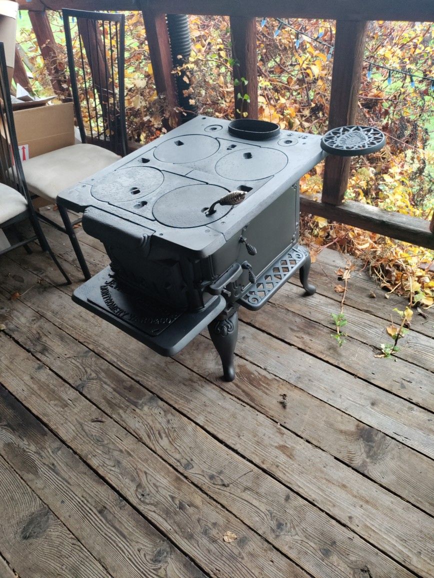 Antique Cook Stove, Jewel Windsor