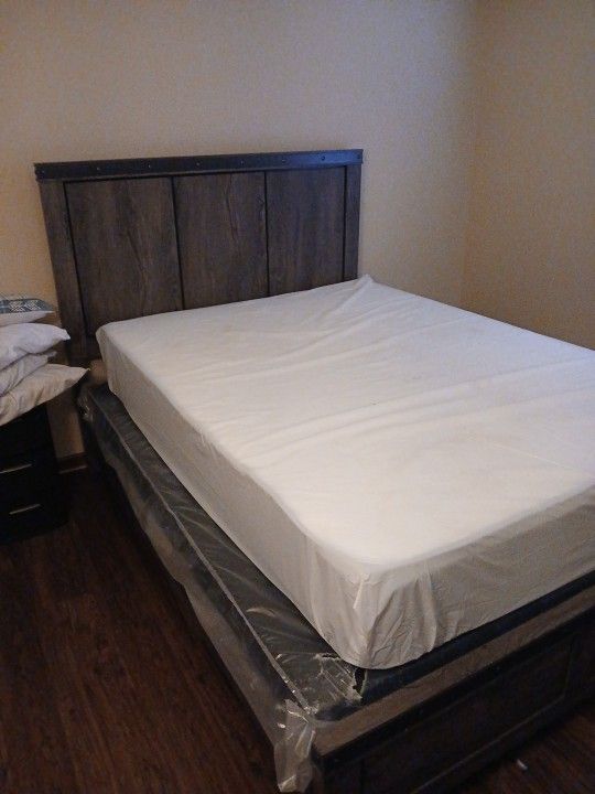 Queen Sizes Bedroom Set