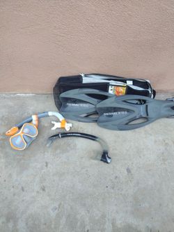 Snorkeling gear and flippers
