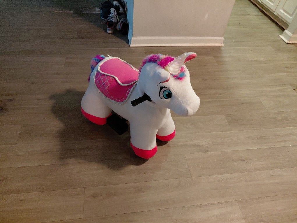 DYNACRAFT Stable Buddies Willow 6V Plush Ride On