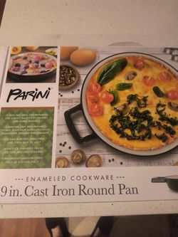 Parini 9 in. Cast iron round pan