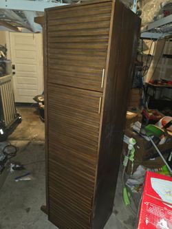 Bayside accent caninet