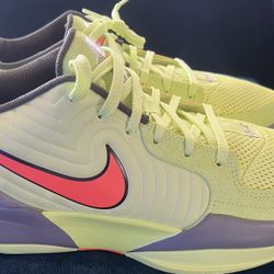 NIKE JA 2’S MEN’S SIZE 11