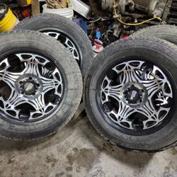 5x5 Pattern Moto Metal Mo909 Punisher Wheels 