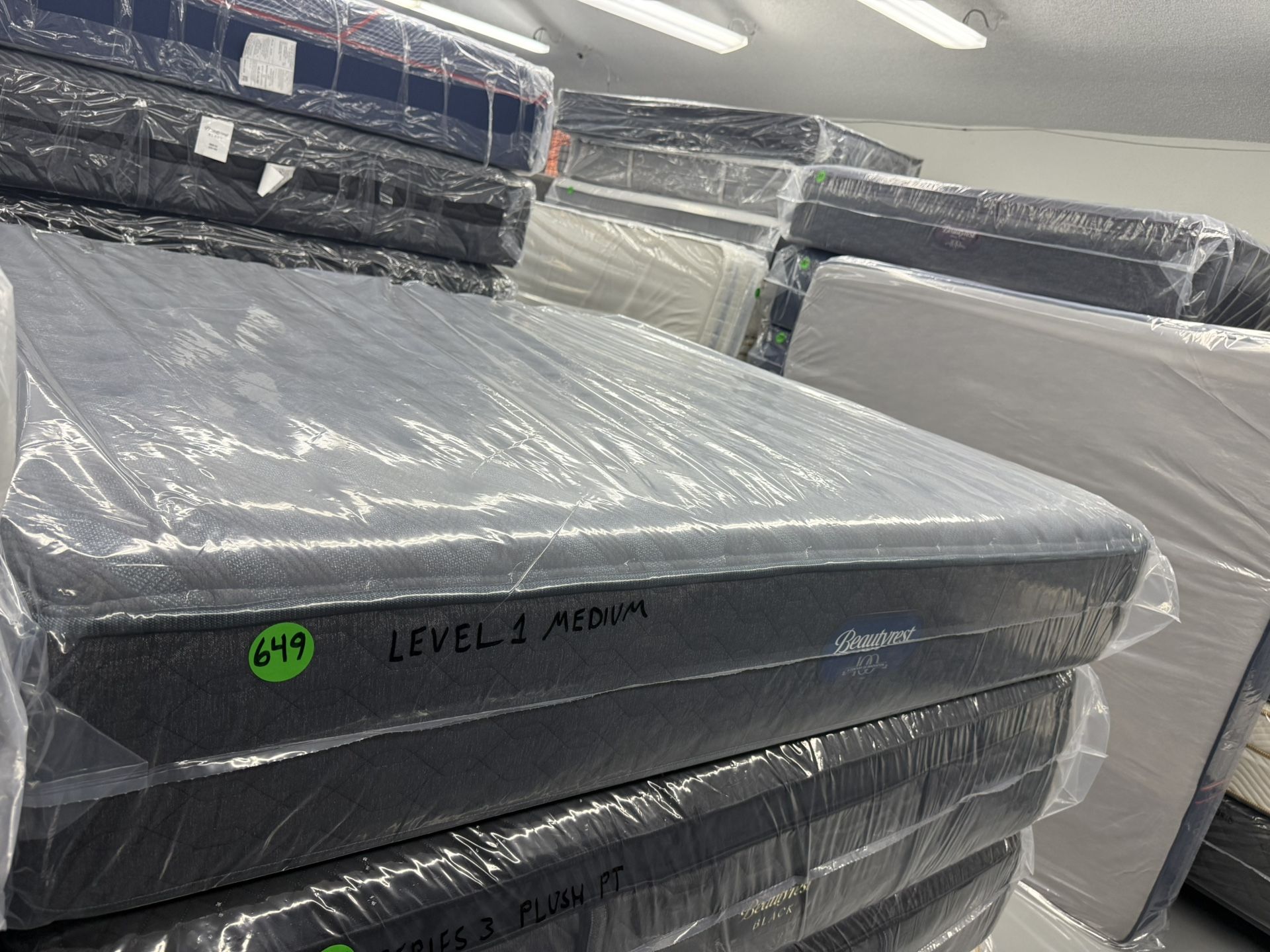 KING SIZE SIMMONS BEAUTYREST LEVEL 1 MEDIUM MATTRESS & BOX SPRINGS BED SET