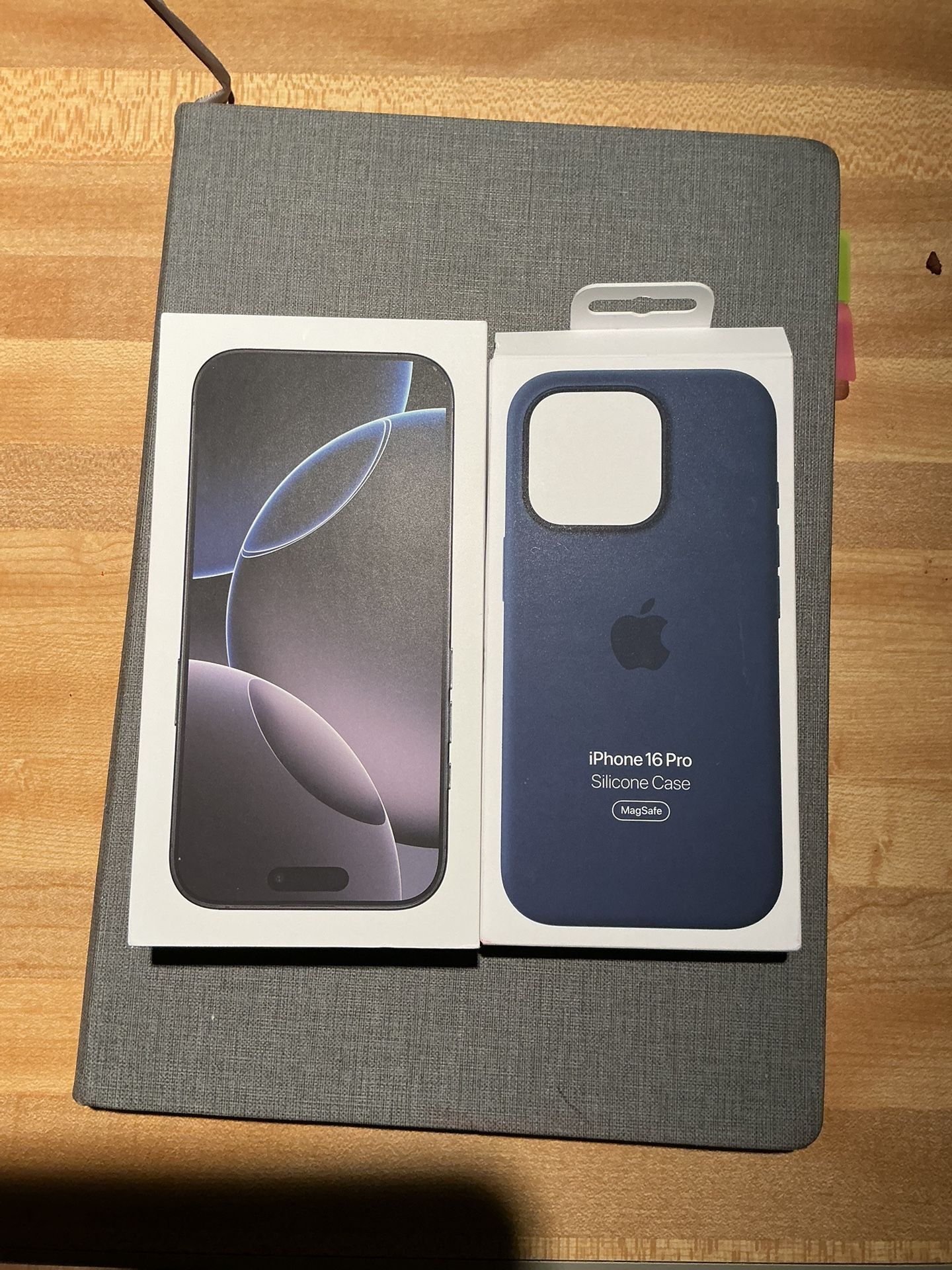 Apple Phone 16 Pro. Black Titanium.