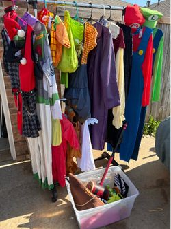 Halloween costumes with accessories